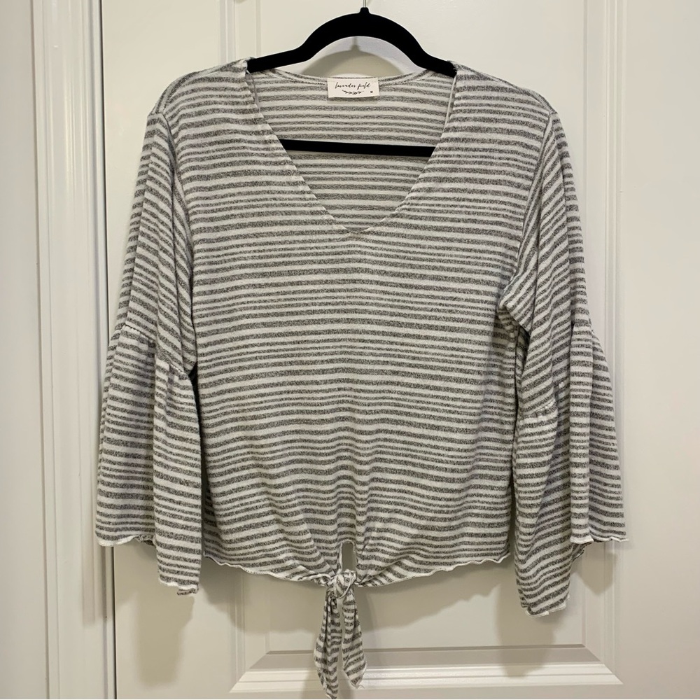 Lavender Field Women's Gray Striped Tie-Front Bell Sleeve Blouse Size Medium
